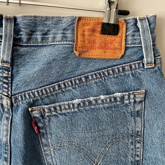 Levi's 501 Denim Athens Distressed Mid-Rise Shorts Medium Wash Blue 26 - Picture 6 of 8